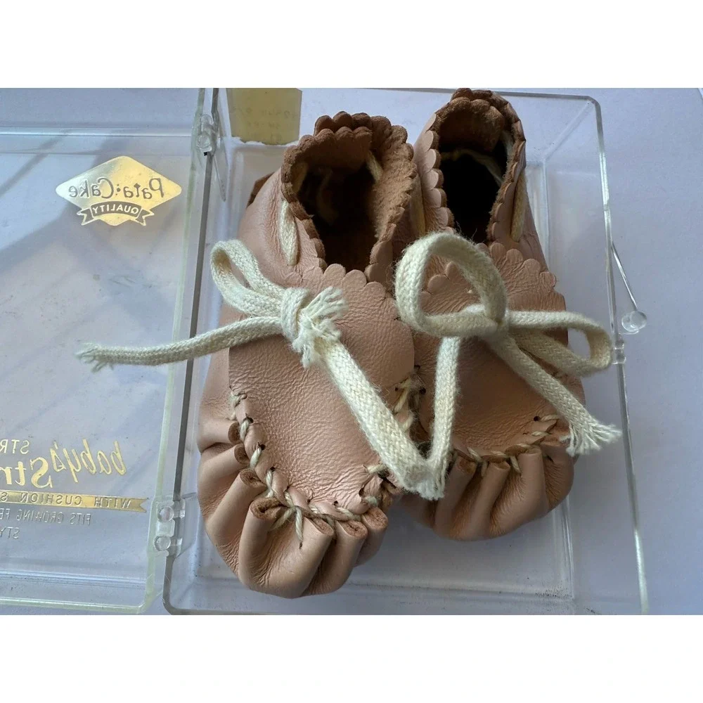 Vtg Infant Baby Shoes pink leather Tie ‎ Moccasins